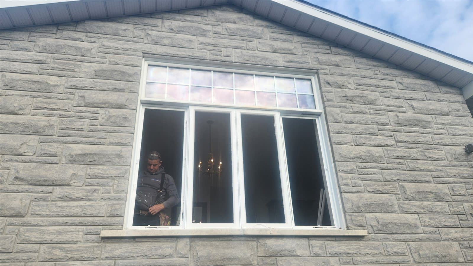 Installation de fenêtres pendant les travaux
