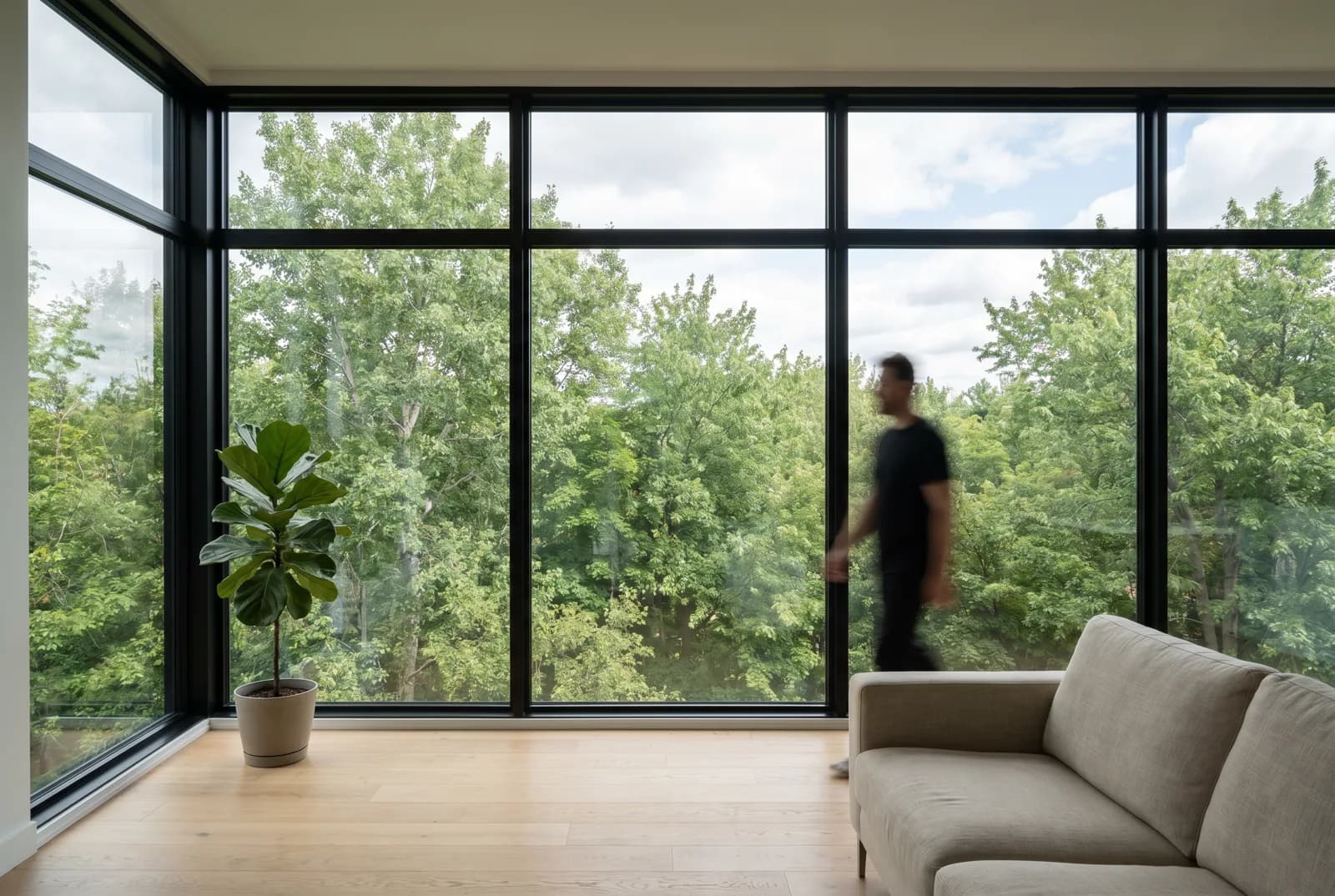 Fenêtre aluminium à cadre noir