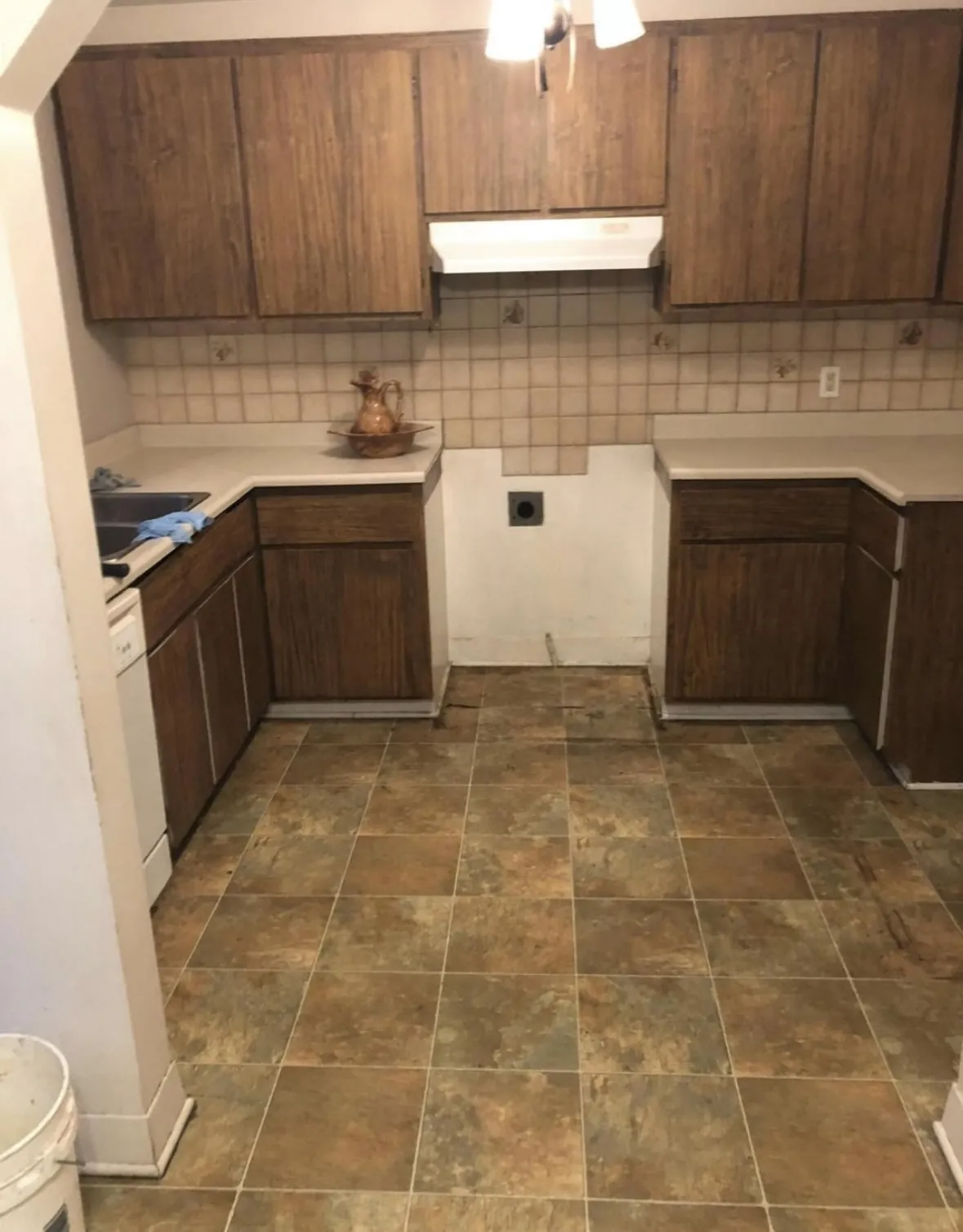 La cuisine d’origine avant la rénovation complète de la maison